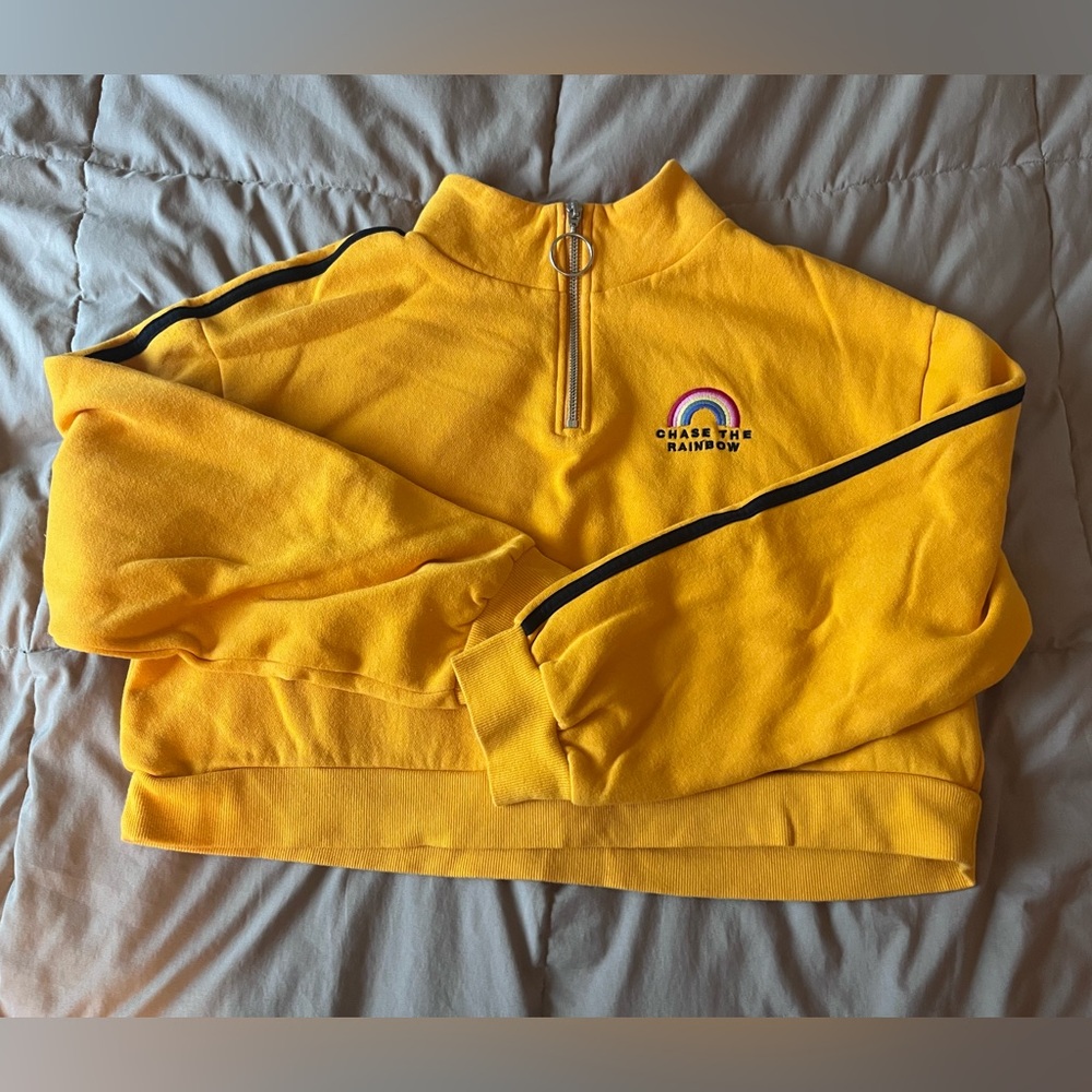 Women’s medium crop sweatshirt